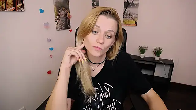 PeppyMia online show from September 2025 08:26:02 PM
