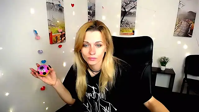 Snapshot of PeppyMia chatting on November 2025 07:34:02 AM PeppyMia online show from November 2025 07:34:02 AM