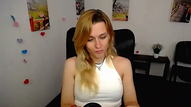 Snapshot of PeppyMia chatting on November 2025 10:41:02 AM PeppyMia online show from November 2025 10:41:02 AM