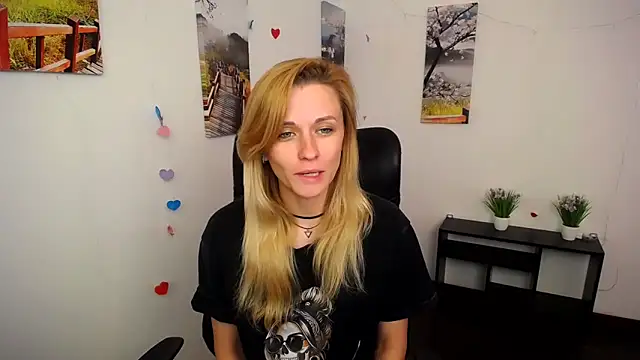 PeppyMia online show from October 2025 10:45:02 AM