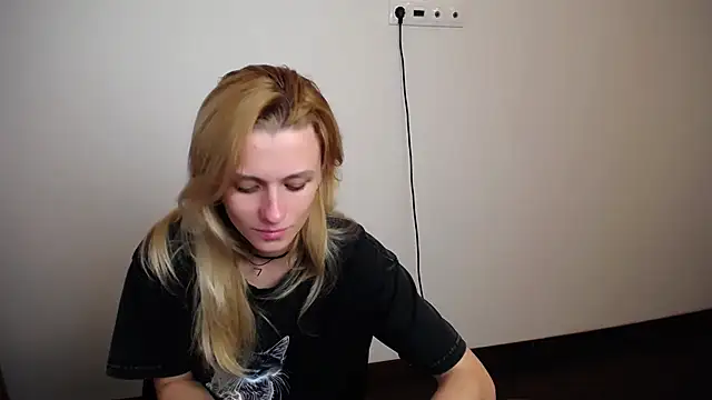 Snapshot of PeppyMia chatting on September 2025 07:13:02 AM PeppyMia online show from September 2025 07:13:02 AM