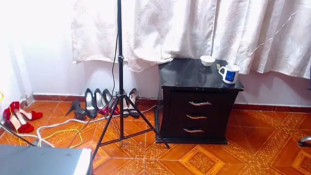 Aliizz ds online show from December 2025 10:54:02 PM