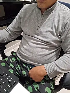 Carloskasado online show from October 2025 08:31:01 PM