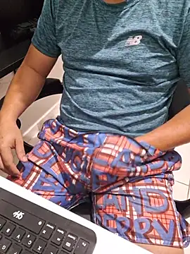 Carloskasado online show from November 2025 10:46:01 PM