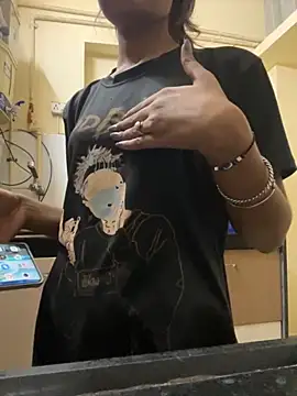 tanisha-2005 online show from September 2025 05:02:01 PM