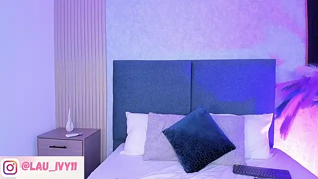 Laura Ivy online show from March 2026 12:58:01 PM