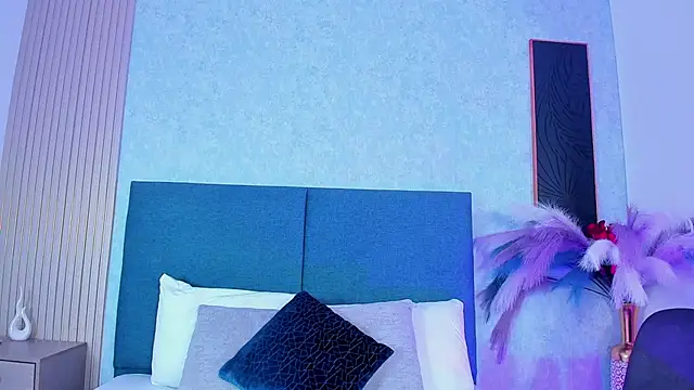 Laura Ivy online show from March 2026 01:01:01 PM