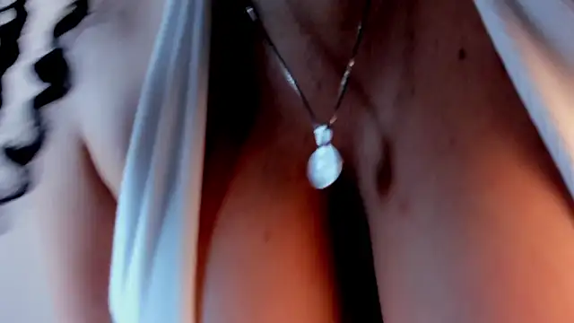 Snapshot of cristhi_esterling chatting on October 2025 12:28:01 PM cristhi esterling online show from October 2025 12:28:01 PM