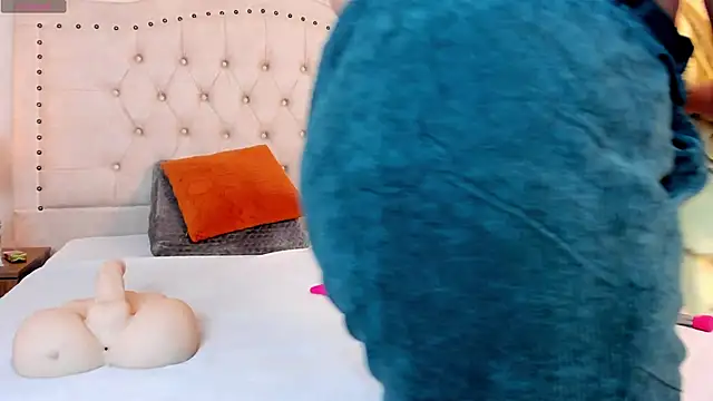 Snapshot of cristhi_esterling chatting on December 2025 12:18:02 PM cristhi esterling online show from December 2025 12:18:02 PM