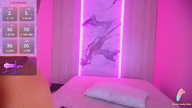 Snapshot of Cristal_hott1 chatting on October 2025 08:30:01 PM Cristal hott1 online show from October 2025 08:30:01 PM