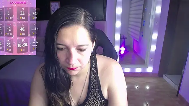 Agatha bellucci  online show from November 2025 01:04:02 PM