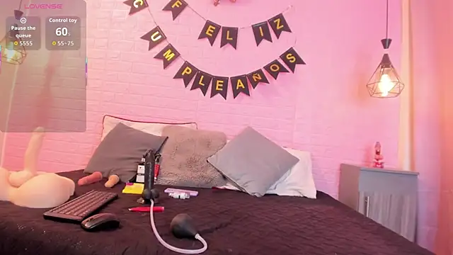 Snapshot of MayteLiu_ chatting on September 2025 12:55:01 PM MayteLiu online show from September 2025 12:55:01 PM