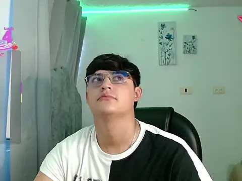 yesitwink  online show from March 2026 11:07:01 PM