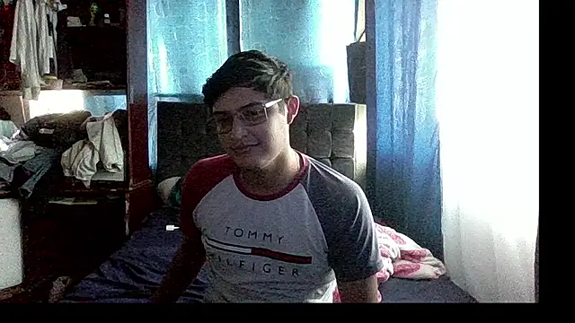 yesitwink  online show from December 2025 06:23:01 PM