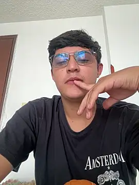 yesitwink  online show from April 2026 02:18:02 PM