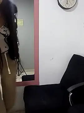 Snapshot of Nika_Hot chatting on October 2025 06:33:01 PM Nika Hot online show from October 2025 06:33:01 PM