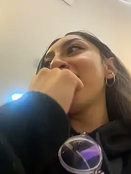 Snapshot of LuluBeerry chatting on February 2026 02:57:02 AM LuluBeerry online show from February 2026 02:57:02 AM