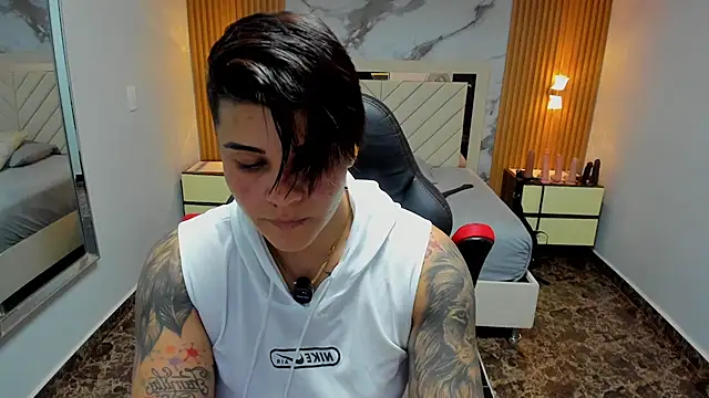 KAROLLJONES1 online show from March 2026 07:32:01 PM