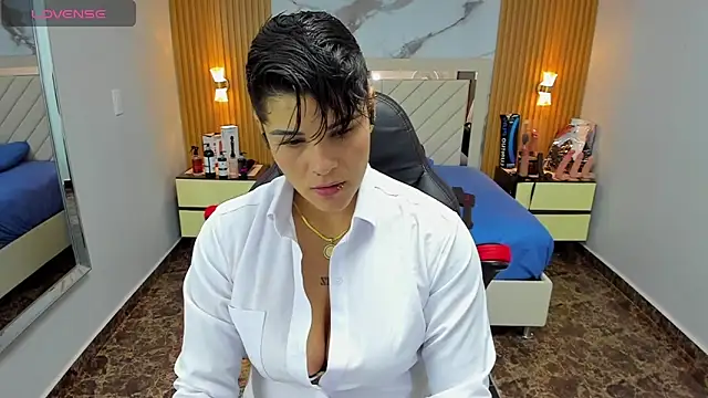 KAROLLJONES1 online show from October 2025 07:37:01 PM