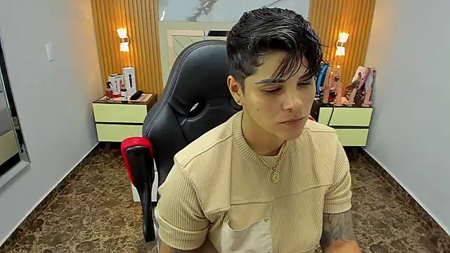 KAROLLJONES1 online show from October 2025 07:57:02 PM