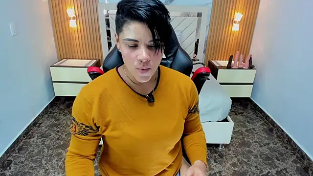 KAROLLJONES1 online show from April 2026 07:58:02 PM