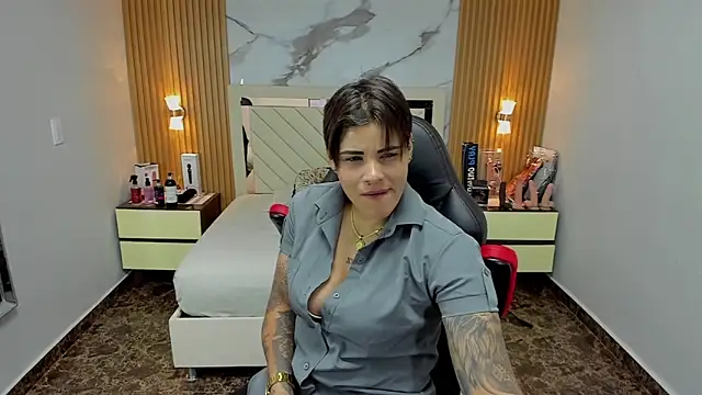 KAROLLJONES1 online show from November 2025 07:30:01 PM