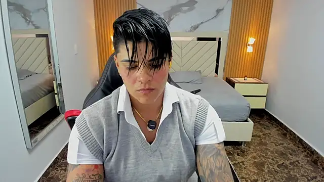 KAROLLJONES1 online show from April 2026 07:32:01 PM