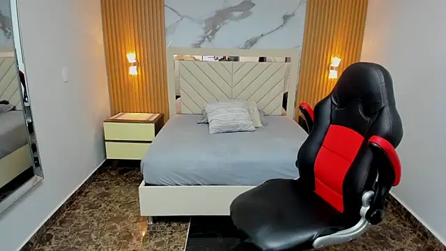 KAROLLJONES1 online show from April 2026 07:39:02 PM