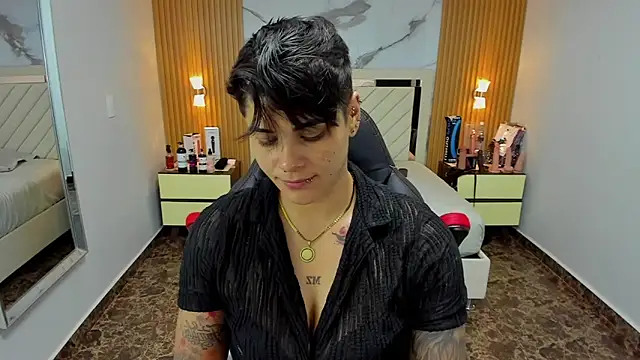 KAROLLJONES1 online show from October 2025 07:44:01 PM