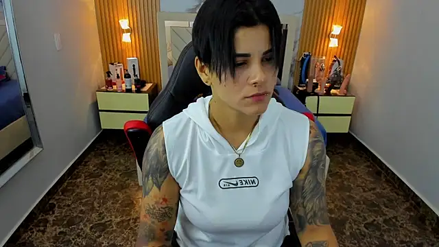 KAROLLJONES1 online show from December 2025 12:19:02 PM