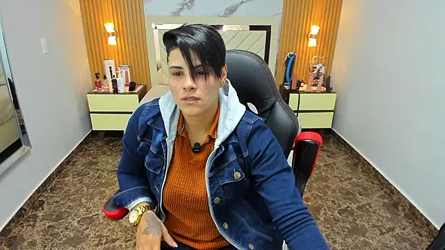 KAROLLJONES1 online show from January 2026 07:41:02 PM