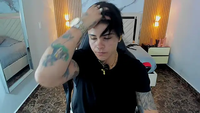KAROLLJONES1 online show from June 2026 12:32:01 PM