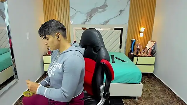 KAROLLJONES1 online show from October 2025 02:34:02 AM