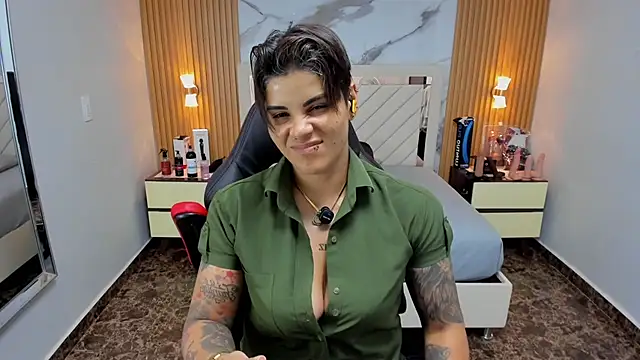 KAROLLJONES1 online show from November 2025 07:46:02 PM