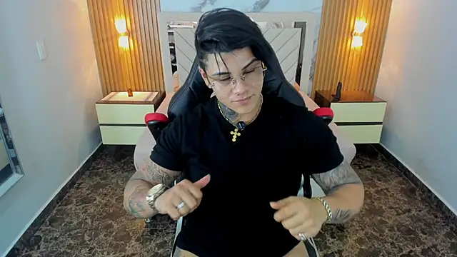 KAROLLJONES1 online show from June 2026 12:32:02 AM