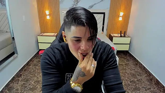 KAROLLJONES1 online show from March 2026 07:41:02 PM