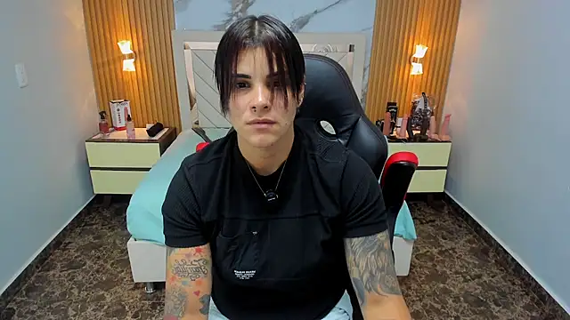 KAROLLJONES1 online show from January 2026 07:12:01 PM