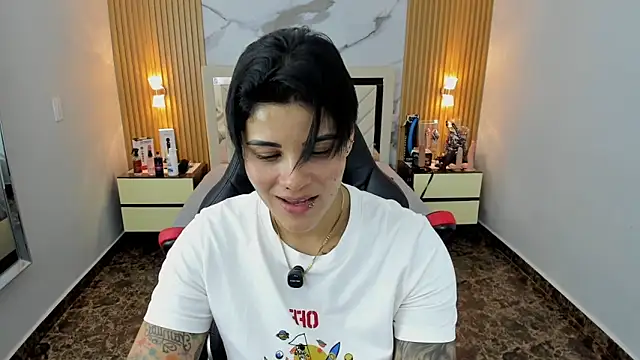 KAROLLJONES1 online show from December 2025 07:36:05 PM