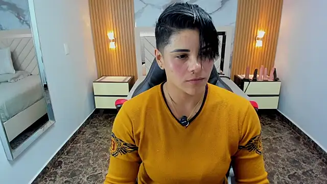 KAROLLJONES1 online show from April 2026 07:18:01 PM