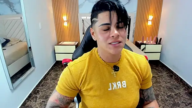 Snapshot of KAROLLJONES1 chatting on May 2026 07:35:01 PM KAROLLJONES1 online show from May 2026 07:35:01 PM