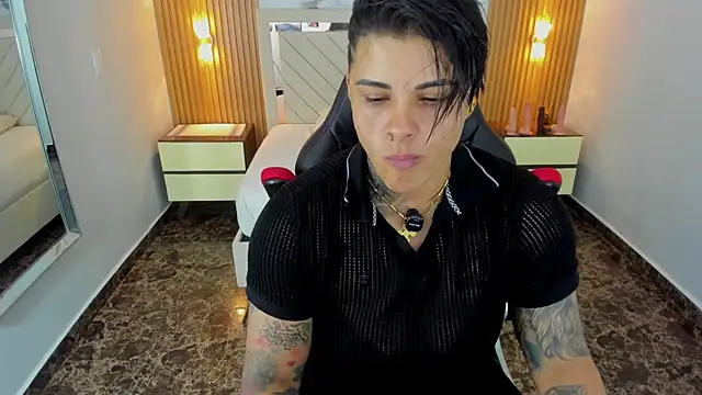 KAROLLJONES1 online show from June 2026 07:33:01 PM