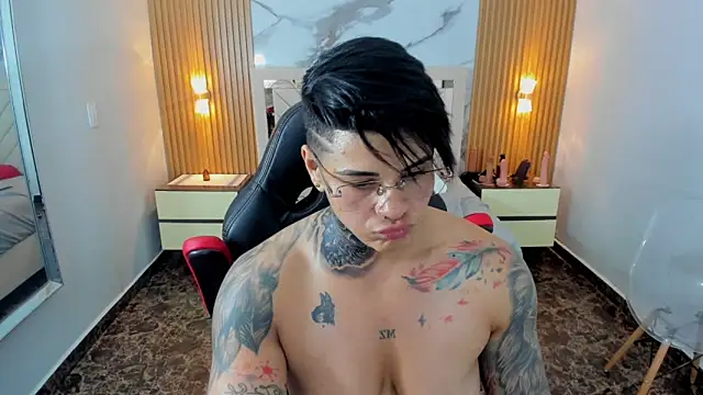 Snapshot of KAROLLJONES1 chatting on May 2026 12:28:01 AM KAROLLJONES1 online show from May 2026 12:28:01 AM