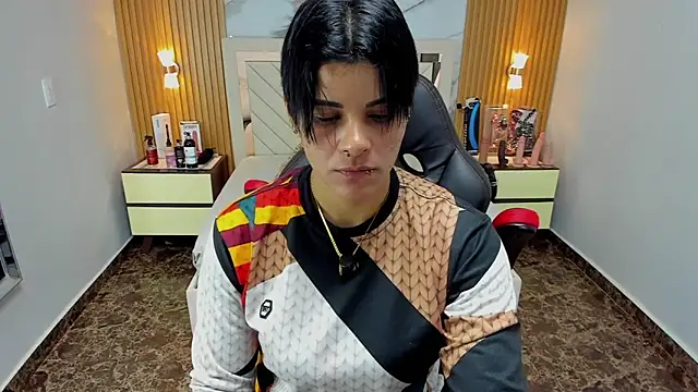 KAROLLJONES1 online show from December 2025 07:24:01 PM