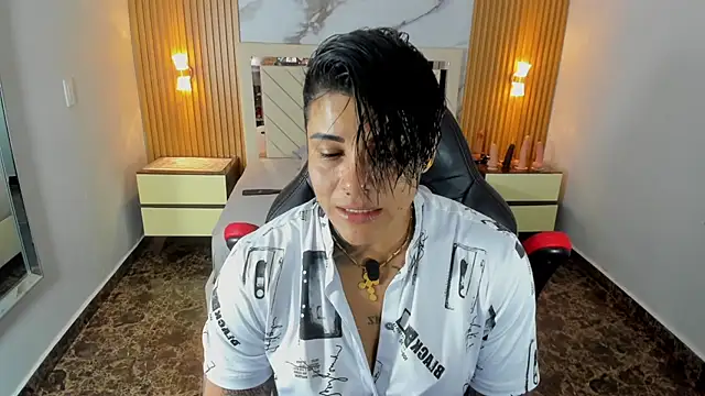 KAROLLJONES1 online show from July 2026 07:33:02 PM