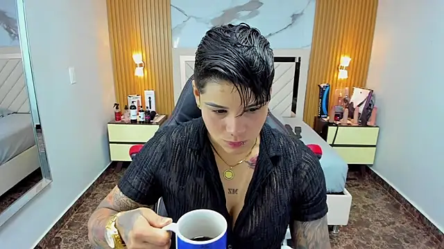 KAROLLJONES1 online show from October 2025 10:54:01 PM