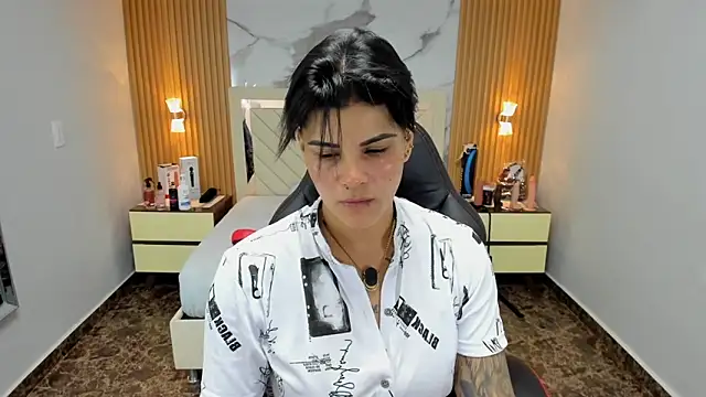 KAROLLJONES1 online show from January 2026 12:45:02 PM