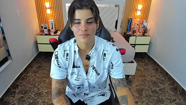 KAROLLJONES1 online show from November 2025 07:36:02 PM