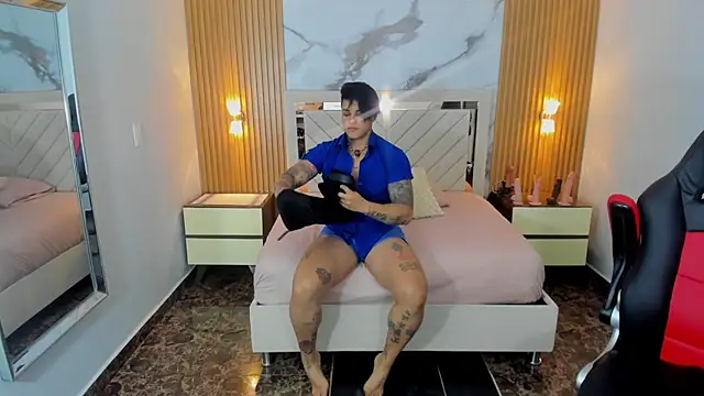 KAROLLJONES1 online show from July 2026 12:32:02 PM