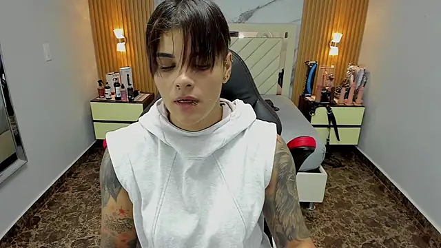 KAROLLJONES1 online show from November 2025 07:28:02 PM