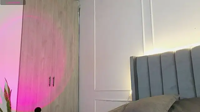 Snapshot of Ice_Princess_ chatting on November 2025 12:27:01 PM Ice Princess online show from November 2025 12:27:01 PM